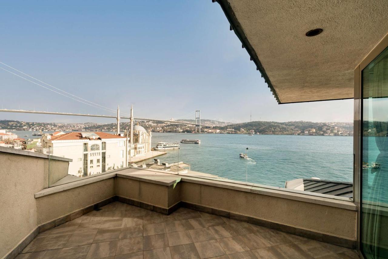 Radisson Blu Bosphorus Hotel Istambul Exterior foto View from the balcony of a penthouse apartment in Istanbul