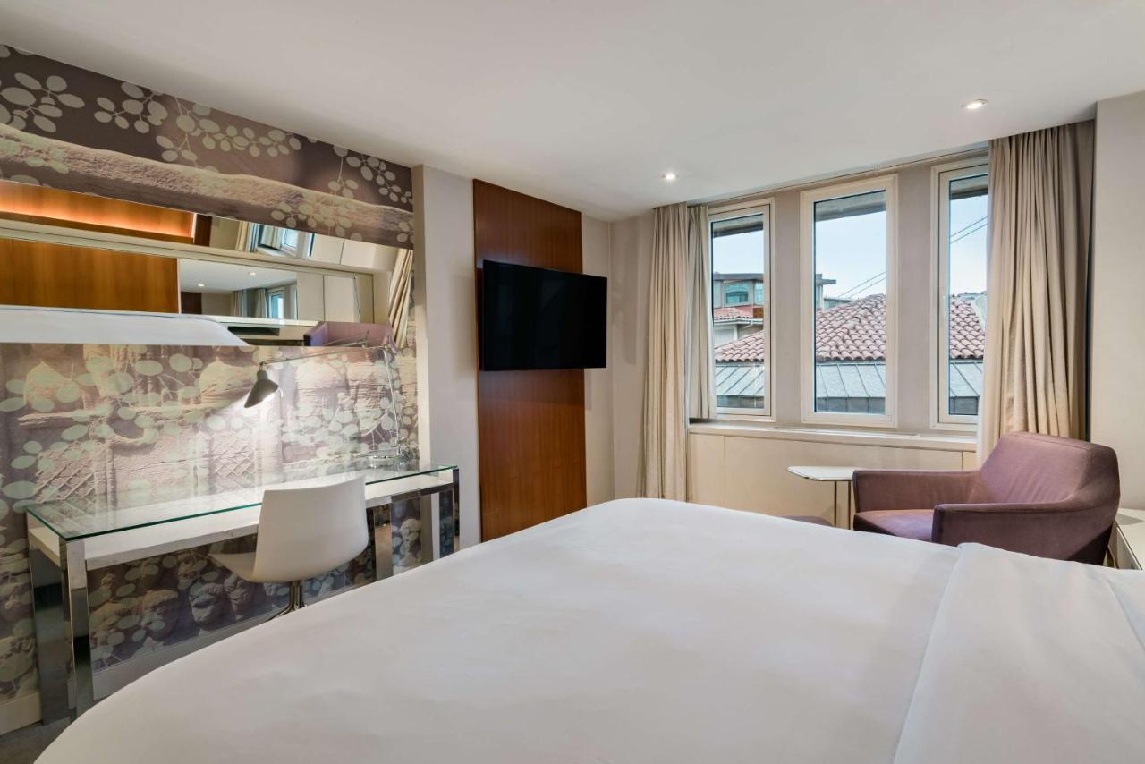 Radisson Blu Bosphorus Hotel Istambul Exterior foto A room at the hotel