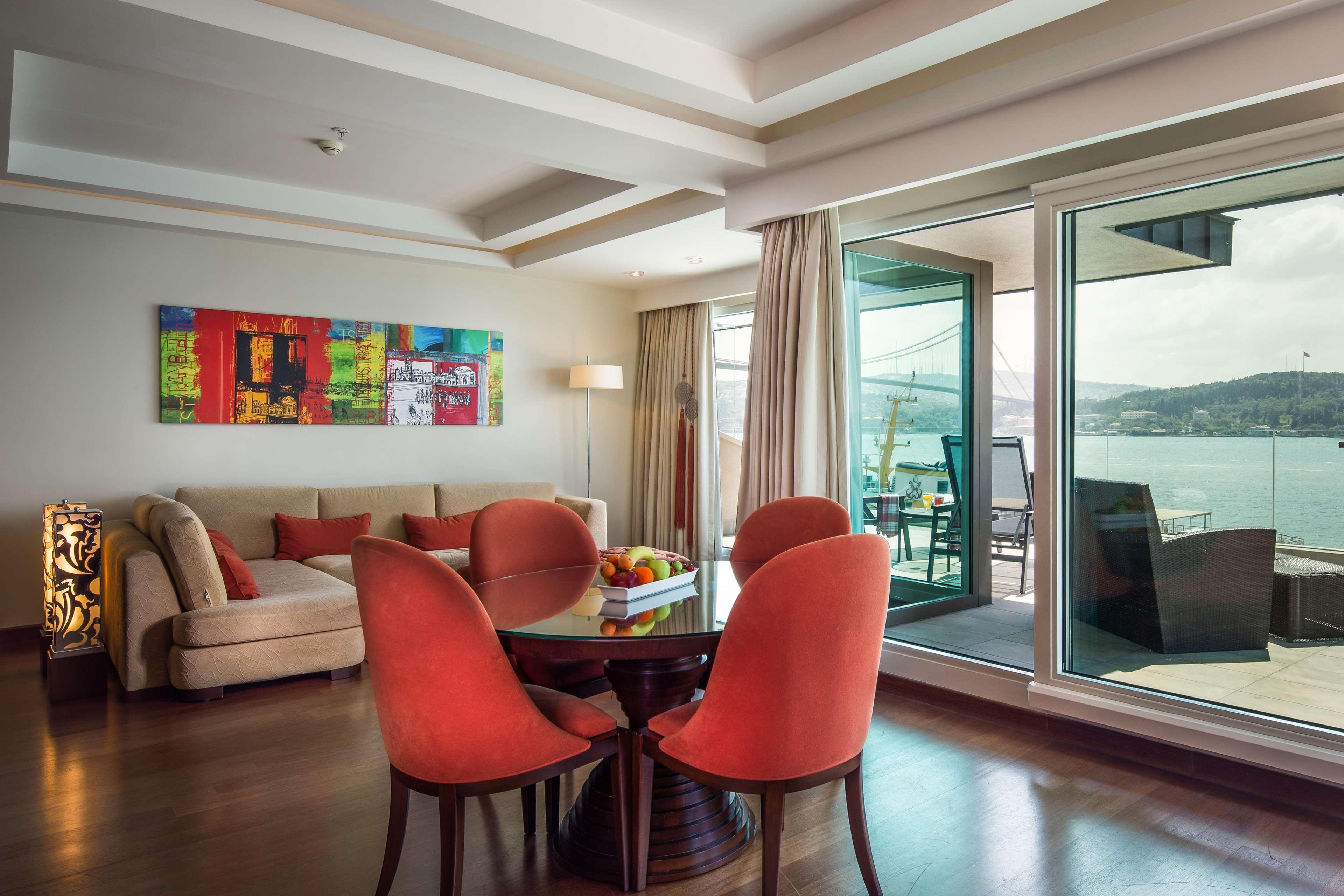 Radisson Blu Bosphorus Hotel Istambul Exterior foto A suite at the hotel