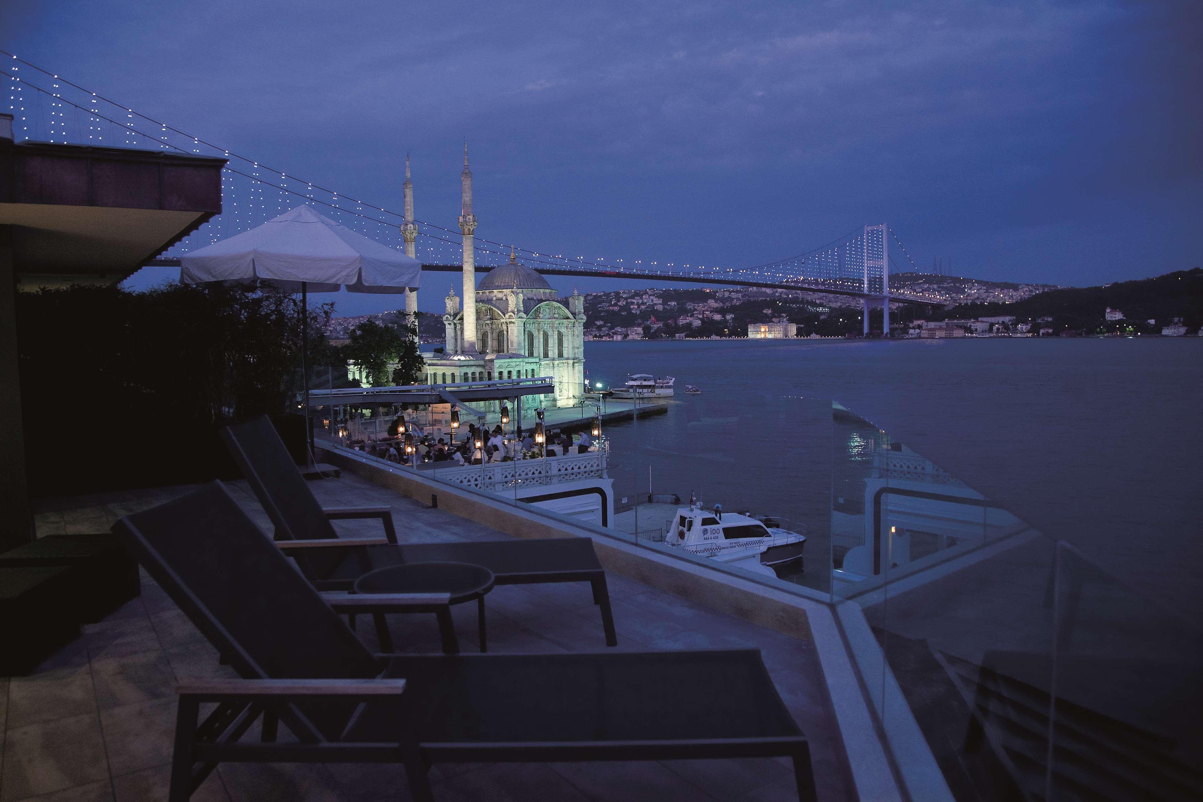 Radisson Blu Bosphorus Hotel Istambul Exterior foto View of the Bosphorus from the Four Seasons Hotel Istanbul