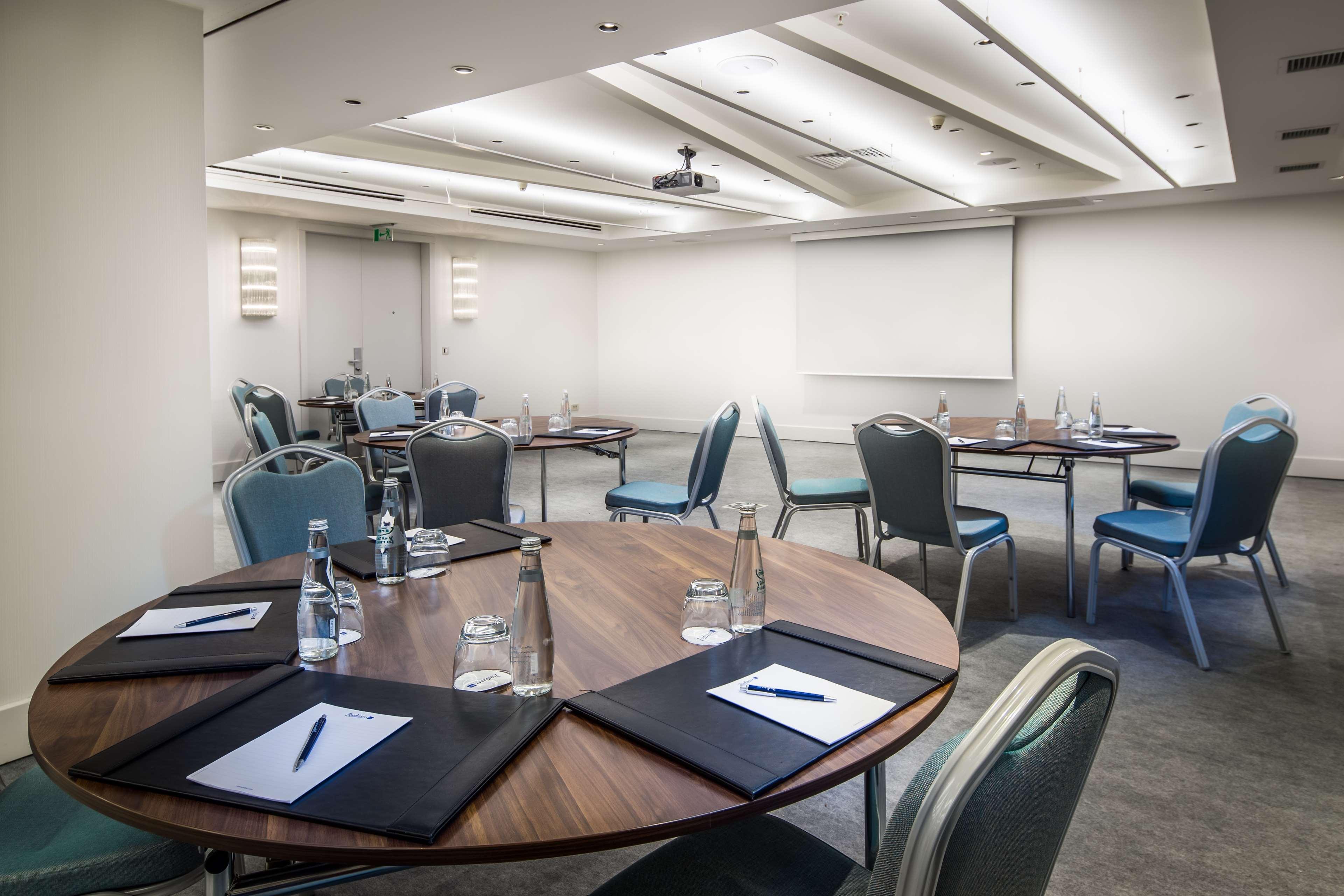 Radisson Blu Bosphorus Hotel Istambul Exterior foto The meeting room at the Royal Society