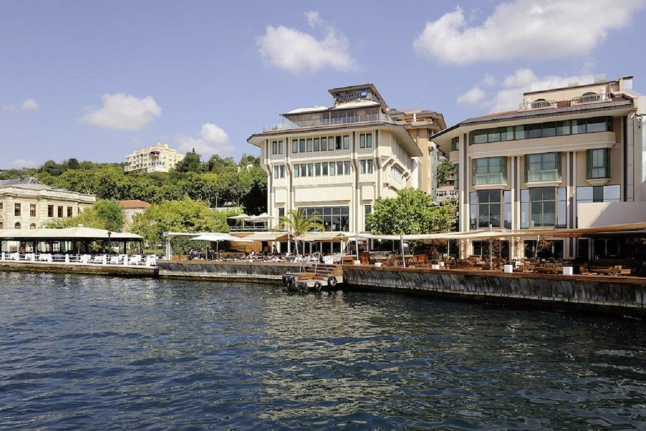 Radisson Blu Bosphorus Hotel Istambul Exterior foto The Four Seasons Hotel in Istanbul